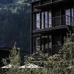 Zelloon Boutique Hotel *