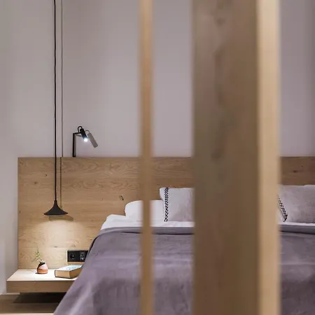 Zelloon Boutique Hotel *