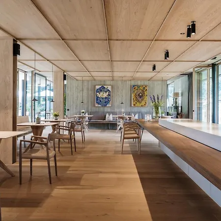 Zelloon Boutique Hotel *