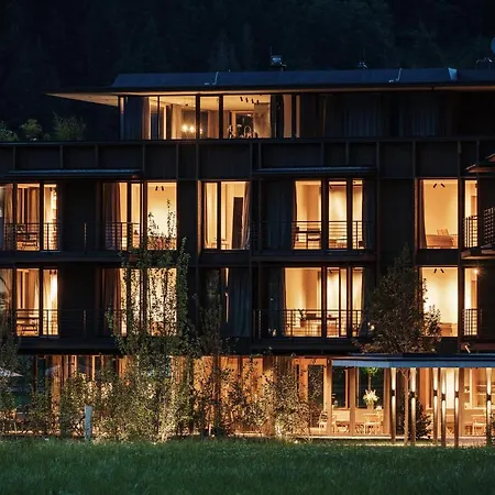 Zelloon Boutique Hotel *