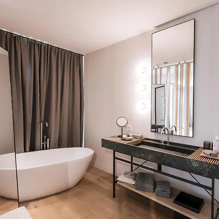 Zelloon Boutique Hotel *