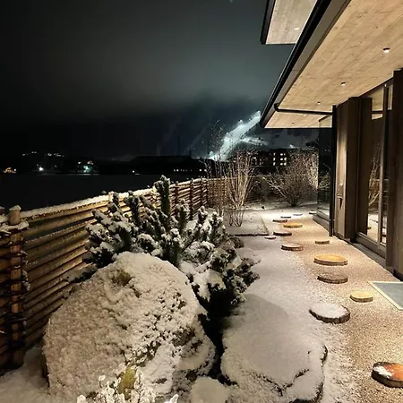 Zelloon Boutique Hotel *