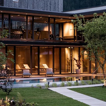 Zelloon Boutique Hotel *